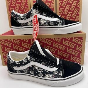 Vans WMNS Old Skool
(Flash Skulls)Multi/True White Sneakers 
VN0A38G118C